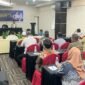 Kepala Dinas Pendidikan dan Kebudayaan (Dikbud) Provinsi Maluku Utara, Abubakar Abdullah menyampaikan arahan kepada puluhan Kepsek SMA/SMK dalam Rakor DAK Pengadaan Tahun 2025. || dok : Dafa/Kasedata