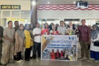 Kepala Dinas Pendidikan dan Kebudayaan Provinsi Maluku Utara, Abubakar Abdullah bersama Kepala SMA Negeri 2 Ternate, para guru, serta keluarga siswa menjemput kedatangan dua pelajar pemenang lomba robotik di China. || dok : Kasedata.id