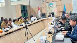 Pembahasan hasil kajian transmigrasi yang dipimpin oleh Wakil Bupati Halsek [dok : ridal/kasedata]