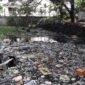 Penumpukan sampah di Kali Mati (Barangka) tepatnya di belakang Rusunawa Gamalama Ternate [Foto : sukarsi/kasedata]