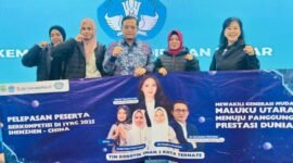 Dua pelajar Maluku Utara yang secara resmi dilepas oleh Direktur Jenderal Pendidikan Dasar dan Menengah (Kemendikdasmen), di Jakarta [Foto : istimewa]