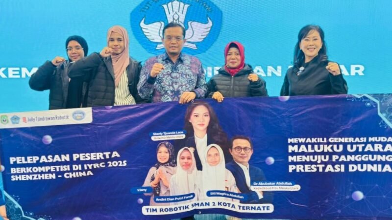 Dua pelajar Maluku Utara yang secara resmi dilepas oleh Direktur Jenderal Pendidikan Dasar dan Menengah (Kemendikdasmen), di Jakarta [Foto : istimewa]