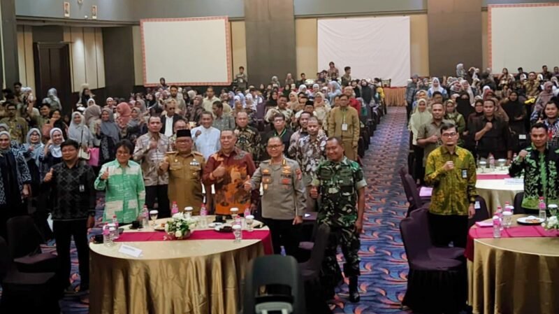 Susan pembukaan kegiatan ISEI Cabang Ternate, Provinsi Maluku Utara, yang ber langsung di Bella Hotel Ternate [dok : sukarsi/kasedata]