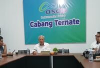 General manager PT. ASDP Cabang Ternate, Mushar Usman, dalam proses wawancara bersama awak media di ruang kerjanya [dok : sukarsi/kasedata]