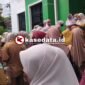 Ratusan PTT saat mendatangi Kantor Dinas Kesehatan Kota Ternate [Foto : sukardi/kasedata]