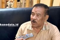 Manajer Persib Bandung, H. Umuh Muchtar, saat diwawancarai di lobi Bela Hotel Ternate[ Foto : haerun/kasedata]