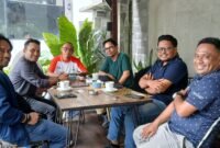 Pertemuan terbatas antara PW IKA PMII Malut dengan perwakilan Harita Grup yang berlangsung di Anomali Caffe, Kota Ternate. || dok : Ilham/Kasedata