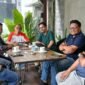 Pertemuan terbatas antara PW IKA PMII Malut dengan perwakilan Harita Grup yang berlangsung di Anomali Caffe, Kota Ternate. || dok : Ilham/Kasedata