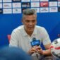 Pelatih kepala Malut United, Hendri Susilo menyampaikan keterangan persnya usai laga kontra PSBS Biak. || dok : Malut United