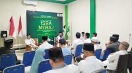 DPC PKB Kota Ternate menggelar peringatan Isra Mi'raj menghadirkan pembicara sekaligus pembawa tausyiah, Alhabib Zaki bin Abdurahman Al-Aydrus, dan Dr Harwis, Lc. Acara peringatan itu dipusatkan di Kantor DPC PKB Kota Ternate, Kelurahan Mangga Dua. || dok : Sukarsi/Kasedata