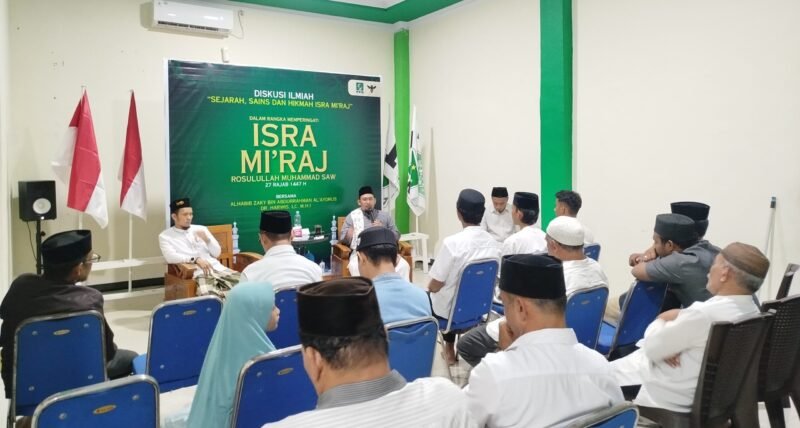 DPC PKB Kota Ternate menggelar peringatan Isra Mi'raj menghadirkan pembicara sekaligus pembawa tausyiah, Alhabib Zaki bin Abdurahman Al-Aydrus, dan Dr Harwis, Lc. Acara peringatan itu dipusatkan di Kantor DPC PKB Kota Ternate, Kelurahan Mangga Dua. || dok : Sukarsi/Kasedata