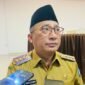 Wali Kota Ternate, M. Tauhid Soleman, saat diwawancarai usai rapat [Foto : sukarsi/kasedata]