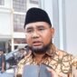 Bupati Halsel Hasan Ali Bassam Kasuba saat diwawancarai [Foto : ridal/kasedata]