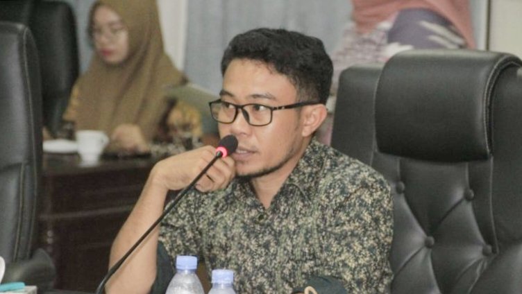 Anggota Komisi I DPRD Halsel, Junaidi Abusama [Foto : istimewa]