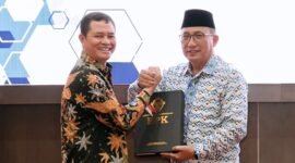 Wali Kota Ternate saat menerima LHP Semester II Tahun 2025 dari BPK Perwakilan Maluku Utara [Foto : ongky/kasedata]