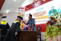 Prosesi wisuda lansia yang digelar Pemerintah Kabupaten Halsel [Foto : ridal/kasedata]