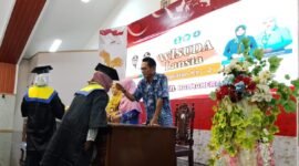 Prosesi wisuda lansia yang digelar Pemerintah Kabupaten Halsel [Foto : ridal/kasedata]