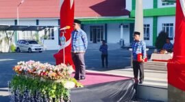 Plt Sekda Halsel, Abdillah Kamarullah, saat memimpin apel gabungan [doc: Ridal/Kasedata]