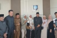 Foto bersama usai hearing dengan sejumlah pedagang kontrak di terminal Pasar Gamalama, Kota Ternate [Sukarsi/kasedata]