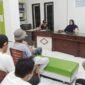 Suasana rapat di Kantor Lurah Kayu Merah, Kota Ternate [Foto : haerun/kasedata]