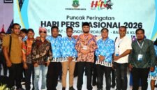 Bupati Bassam Kasuba turut didampingi Ketua PWI Provinsi Maluku Utara Asri Fabanyo, Sekretaris PWI Maluku Utara Samsir Hamajen, Ketua PWI Halmahera Selatan Samsudin Chalil, Sekretaris PWI Halsel Susadam Hi. Din, serta sejumlah pengurus PWI Halmahera Selatan lainnya. || dok : Kasedata.id