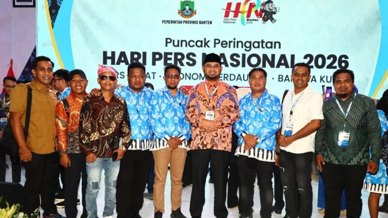 Bupati Bassam Kasuba turut didampingi Ketua PWI Provinsi Maluku Utara Asri Fabanyo, Sekretaris PWI Maluku Utara Samsir Hamajen, Ketua PWI Halmahera Selatan Samsudin Chalil, Sekretaris PWI Halsel Susadam Hi. Din, serta sejumlah pengurus PWI Halmahera Selatan lainnya. || dok : Kasedata.id