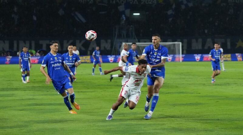 Laga antara Persib Bandung vs Malut United di Stadion Gelora Bandung Lautan Api [Foto : official malutunited]