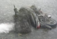 Detik-detik peristiwa tragis menimpa pedagang asal Sumatera bernama Marjalis, tersengat arus listrik saat melintasi sungai di jalur Trans Patlean di Halmahera Timur pada Selasa (3/2/2026) kemarin [Foto : istimewa]