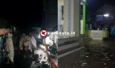 Tarawih Perdana di Pulau Hiri Ternate Diterjang Banjir