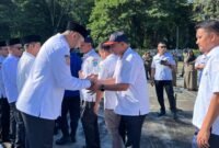 Bupati Halsel Bassam Kasuba usai memimpin apel perdana pasca lebaran dilanjutkan dengan Halal bihalal yang berlangsung hangat dan penuh keakraban. || dok : Ridal/Kasedata