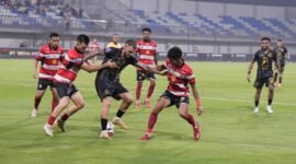 Laga Madura United vs Malut United yang berlangsung di Stadion Gelora Madura Ratu Pamelingan [Foto : official malutunited]