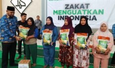 Bupati Serahkan Zakat Fitrah untuk 500 Warga Halsel