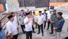Wali Kota Ternate bersama TPID saat melakukan sidak di salah satu distributor pangan [dok : kasedata]