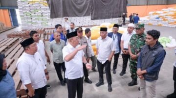 Wali Kota Ternate bersama TPID saat melakukan sidak di salah satu distributor pangan [dok : kasedata]