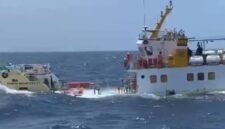 Kapal rute Bitung-Ternate KM Garda Nusantara 17, saat dihantam badai lau di perairan Batang Dua [dok : kasedata]