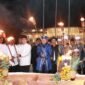 Pemerintah Kota Ternate bersama Kesultanan Ternate saat menggelar prosesi adat Festival Ela-Ela menyambut malam Lailatul Qadar [Foto : istimewa]