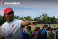Seleksi pemain persiapan Porprov 2026 yang dipusatkan di Lapangan Ya-Anhar, Kelurahan Gambesi, Kota Ternate/Pelatih kepala Rudiyanto [dok : kasedata]