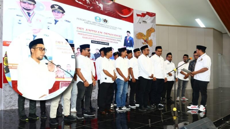 Ketua PWI Halsel Samsudin Chalil/Prosesi pelantikan pengurus PWI Halsel oleh Ketua PWI Maluku Utara [dok : ridal/kasedata]