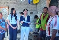 Gubernur Maluku Utara, Sherly Tjoanda Laos saat meninjau lokasi pembangunan RTLH di Kelurahan Maliaro, Kecamatan Ternate Tengah, Kota Ternate. || dok : Ilham/Kasedata