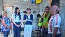 Gubernur Maluku Utara, Sherly Tjoanda Laos saat meninjau lokasi pembangunan RTLH di Kelurahan Maliaro, Kecamatan Ternate Tengah, Kota Ternate. || dok : Ilham/Kasedata