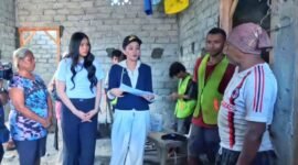 Gubernur Maluku Utara, Sherly Tjoanda Laos saat meninjau lokasi pembangunan RTLH di Kelurahan Maliaro, Kecamatan Ternate Tengah, Kota Ternate. || dok : Ilham/Kasedata