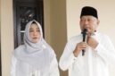 Wakil Gubernur Maluku Utara, Sarbin Sehe didampingi Ketua TP PKK Malut saat menyampaikan sambutan dalam acara open house yang dihadiri masyarakat setempat. || dok : Adpim Malut