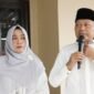 Wakil Gubernur Maluku Utara, Sarbin Sehe didampingi Ketua TP PKK Malut saat menyampaikan sambutan dalam acara open house yang dihadiri masyarakat setempat. || dok : Adpim Malut