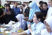 Gubernur Maluku Utara saat meninjau pemeriksaan kesehatan gratis (PGK) di SMA Negeri 5 Kota Ternate. || dok : Ilham/Kasedata