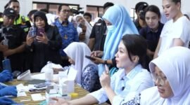 Gubernur Maluku Utara saat meninjau pemeriksaan kesehatan gratis (PGK) di SMA Negeri 5 Kota Ternate. || dok : Ilham/Kasedata