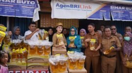 Gubernur Malut Sherly Tjoanda dan sejumlah OPD turun pantau distribusi minyak goreng subsidi di Pasar Galala, Sofifi. || dok : Ilham/Kasedata