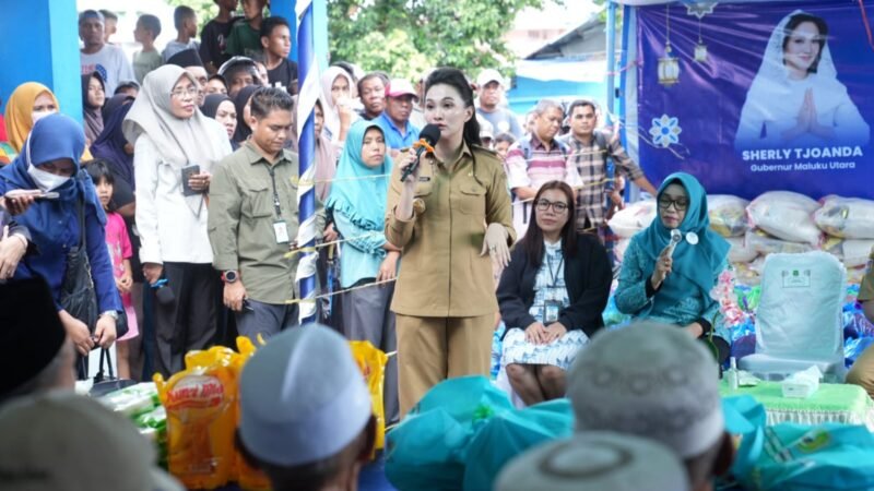 Gubernur Maluku Utara, Sherly Tjoanda saat menghadiri Gebyar Pasar Murah yang dilaksanakan di Terminal Pasar Dufa-dufa Kota Ternate. || dok : Ilham/Kasedata