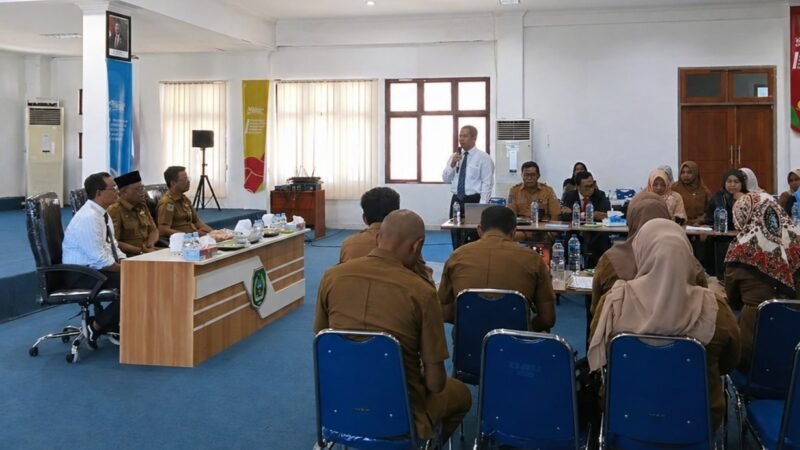 Sekretaris Daerah Provinsi Maluku Utara, H. Samsuddin Abdul Kadir, memimpin Rapat Koordinasi (Rakor) Penilaian Pembentukan Badan Layanan Umum Daerah (BLUD) pada Sekolah Menengah Kejuruan (SMK). || dok : Ilham/Kasedata