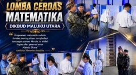 Kepala Dinas Pendidikan dan Kebudayaan Maluku Utara, Abubakar Abdullah memantau 10 pelajar SMA menjalani babak final lomba cerdas Matematika. || dok : Ilham/Kasedata