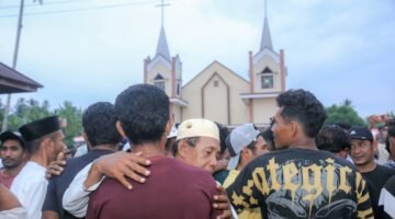 Berdamai di Bumi Fagoguru, Tangis Haru Pecah Warga Banemo-Sibenpopo